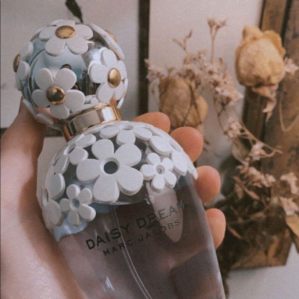 Daisy Dream by Marc Jacobs